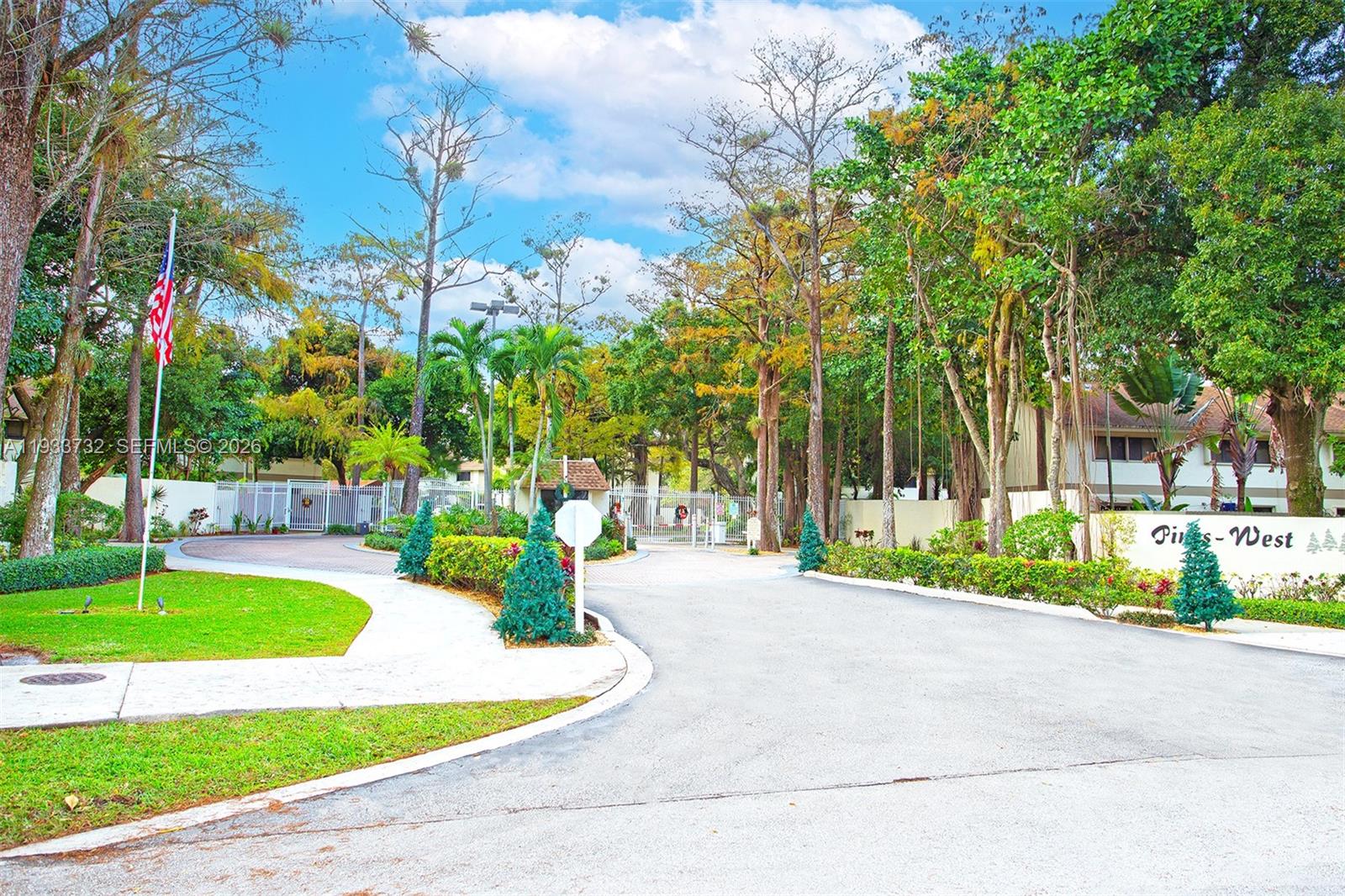 PINES OF OAKLAND FOREST W - Residential