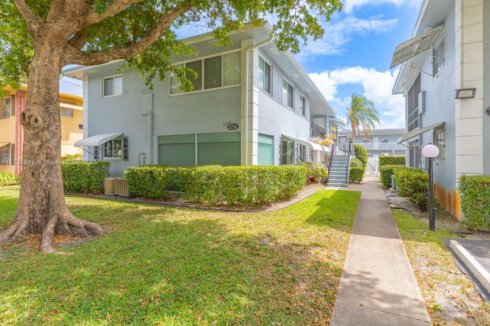 Property for Sale at 3710 Harrison St 1, Hollywood, Broward County, Florida - Bedrooms: 2 
Bathrooms: 2  - $159,000