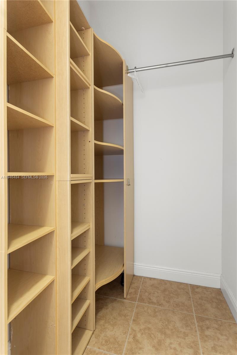 TURNBERRY VILLAGE SO TOWE - Residential