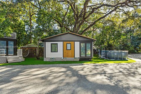 5511 Woodland Ln 0 Dania Beach FL 33312