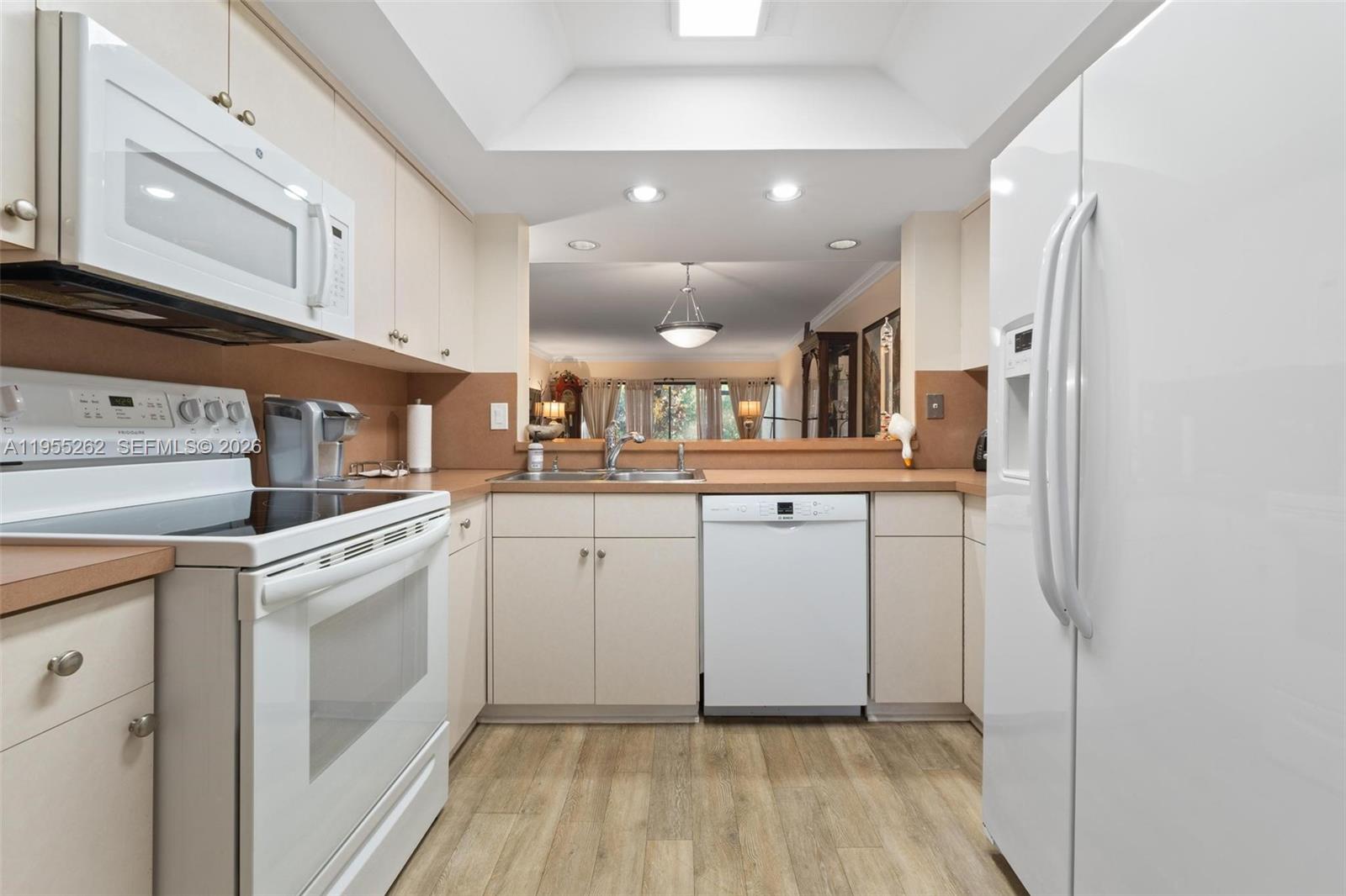 CLUB ROYALE CONDO - Residential