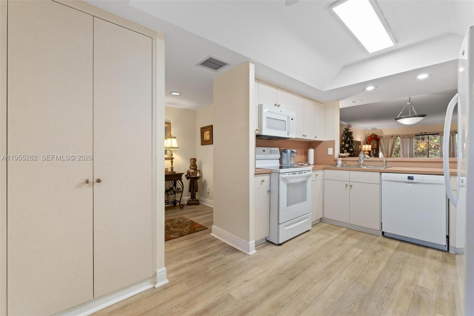 CLUB ROYALE CONDO - Residential