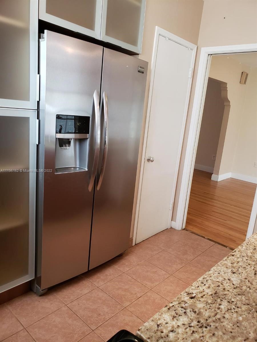 REV PL OF COUNTRY CLUB ES - Residential Lease