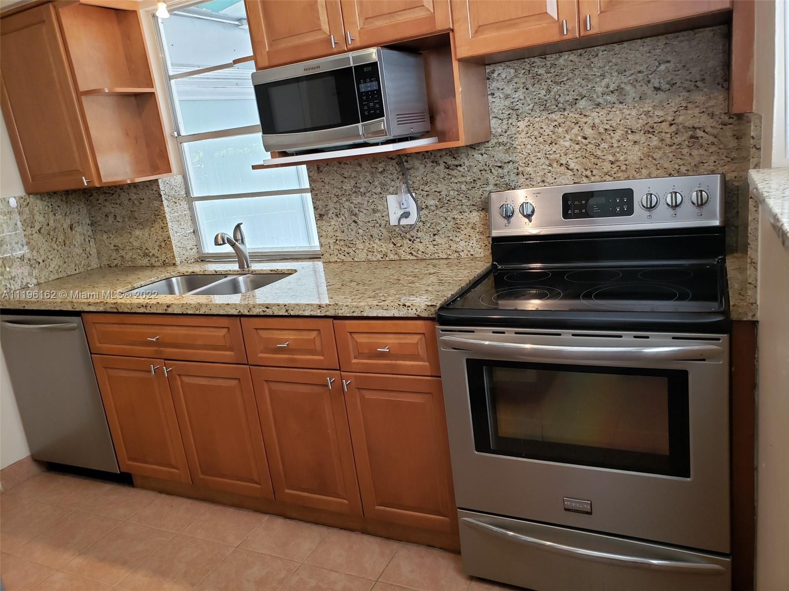 REV PL OF COUNTRY CLUB ES - Residential Lease