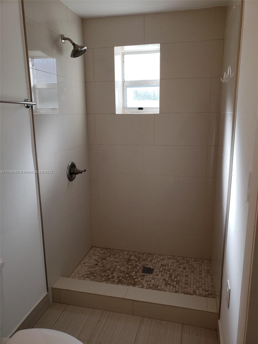 REV PL OF COUNTRY CLUB ES - Residential Lease