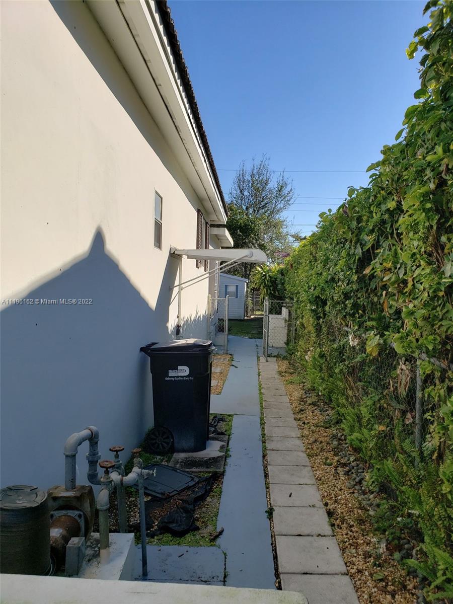 REV PL OF COUNTRY CLUB ES - Residential Lease