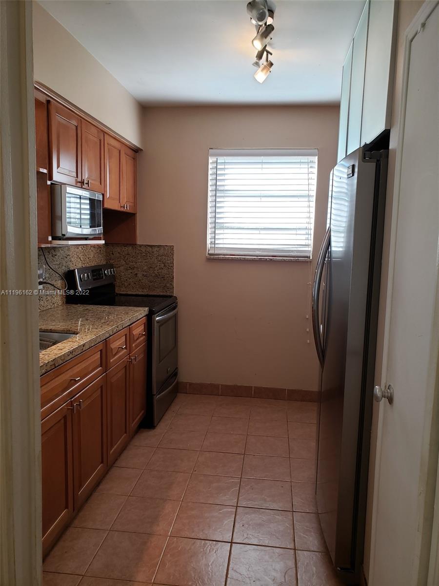 REV PL OF COUNTRY CLUB ES - Residential Lease