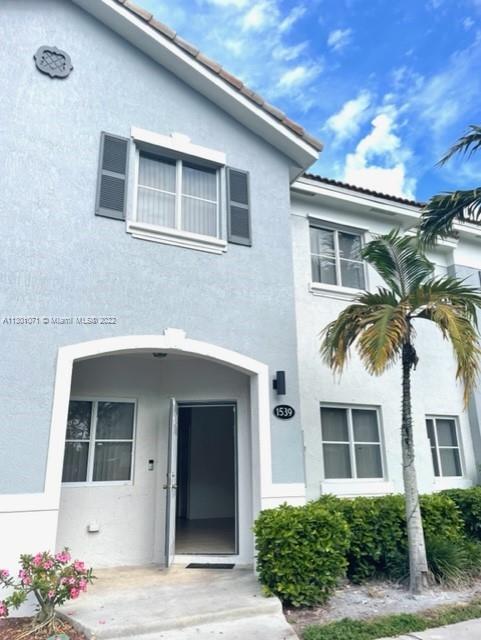 Beautiful and spacious townhouse, 2 story 3 bed with 2.5 bath in Venetia Groves, Super bright with lots of closets, washer and dryer inside. Community pool gated, 1 assigned parking spot directly in front of the unit and plenty for your guests, bbq area and great yard with fence to enjoy with the family. Close to the turnpike, supermarkets and Outlet mall. A short walk to Homestead Senior High School. FAST APPROVAL,
AGENTS PLEASE: Owner is asking for everybody in the contract: FULL Bank statement for the last 3 month, Pay stub for the last 3 month OR taxes of the last years for self employees, FULL credit report. MINIMUN CREDIT SCORE 650 FOR EVERY ONE IN THE CONTRACT WITHOUT EXCEPTIONS, IDs, Rental application. SEE ATTACHMENT. 1rst Month and 2 security deposits.