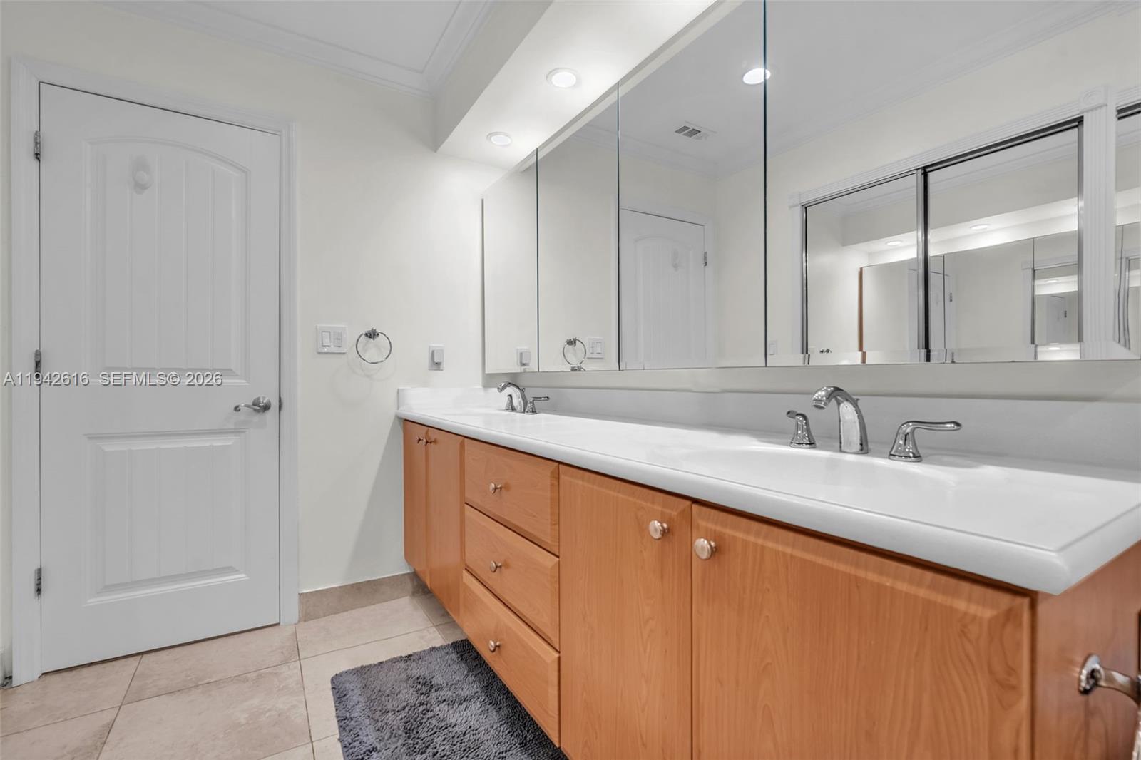 TOWNHOUSES OF EMERALD HIL - Residential