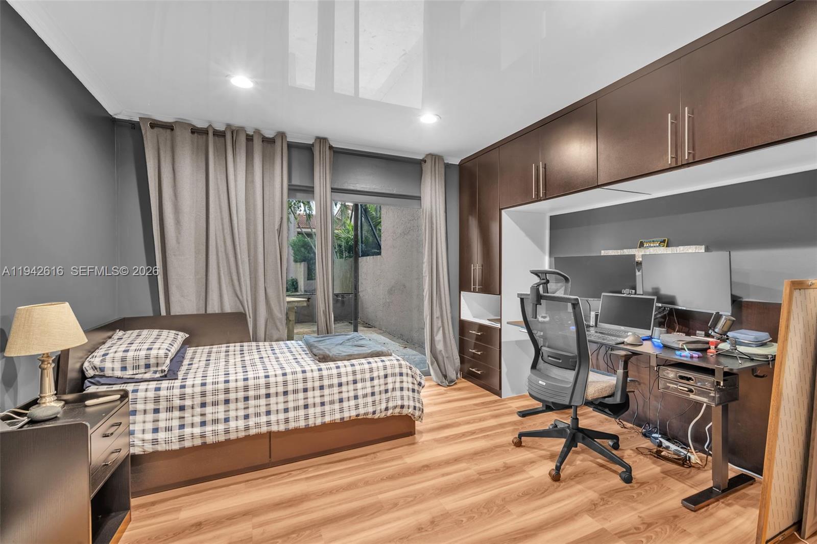 TOWNHOUSES OF EMERALD HIL - Residential