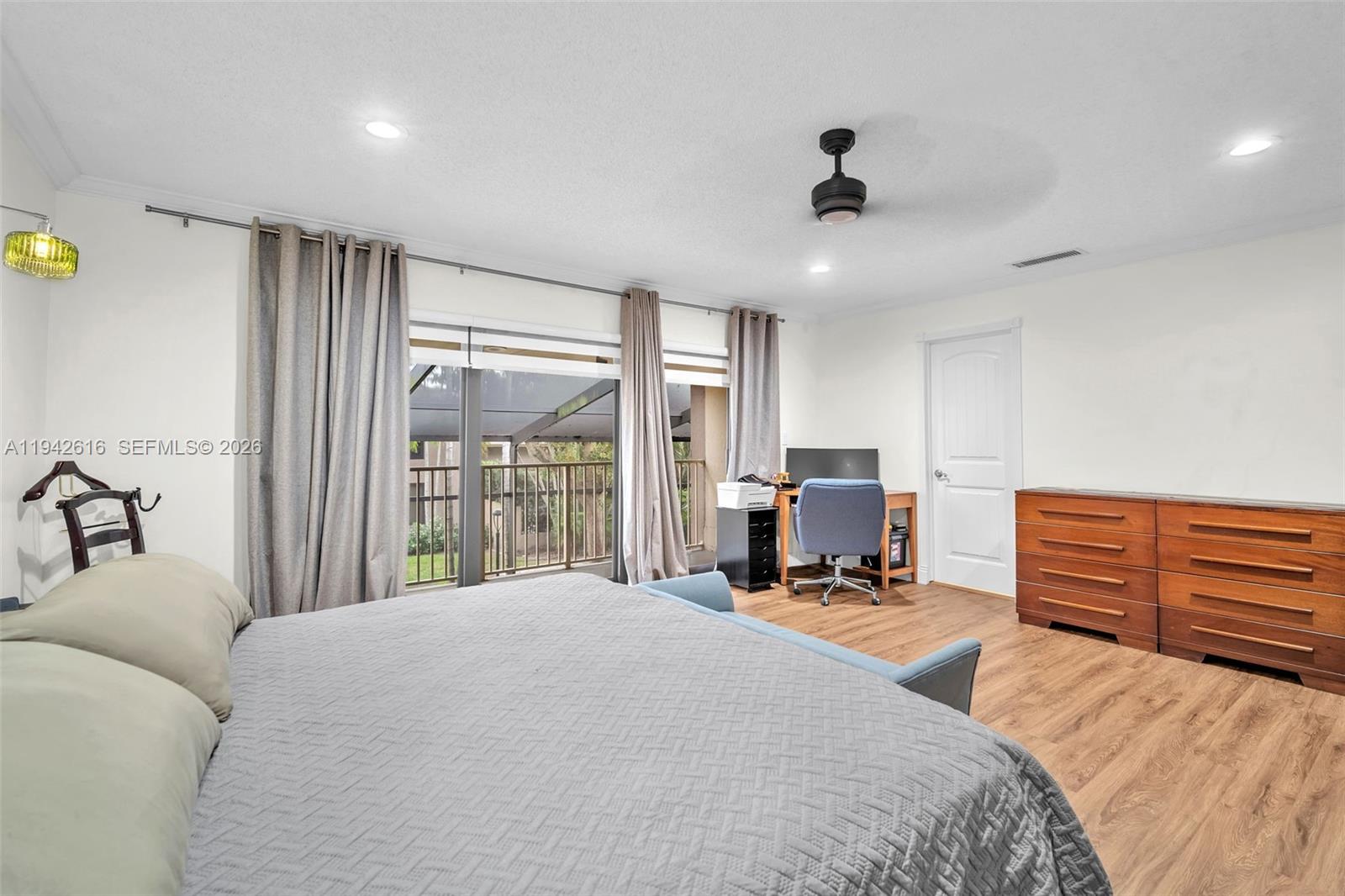 TOWNHOUSES OF EMERALD HIL - Residential