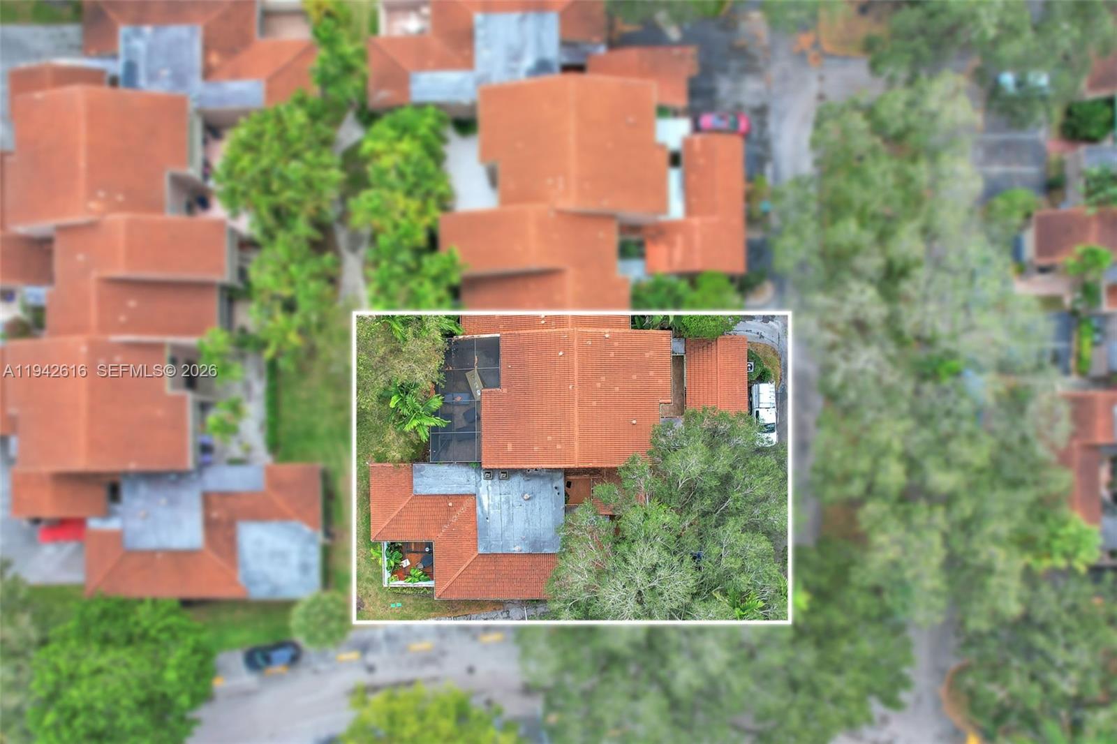 TOWNHOUSES OF EMERALD HIL - Residential