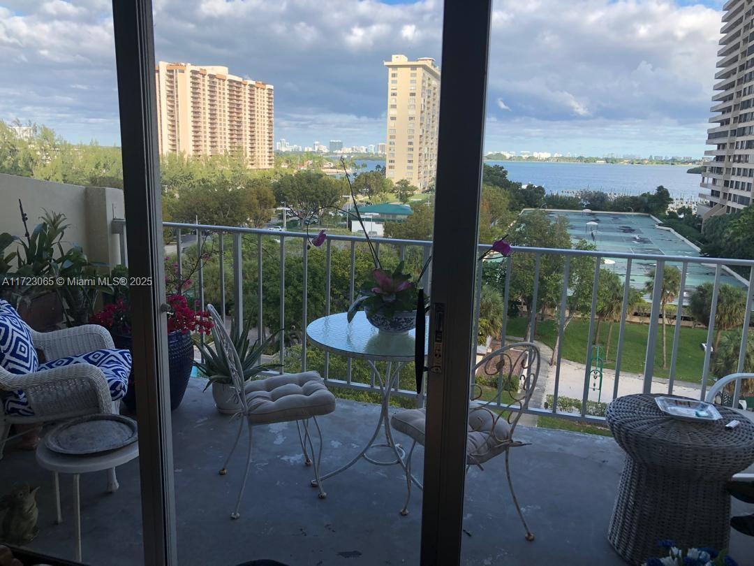 Property for Sale at 11111 Biscayne Blvd 7G, Miami, Broward County, Florida - Bedrooms: 2 
Bathrooms: 2  - $289,000