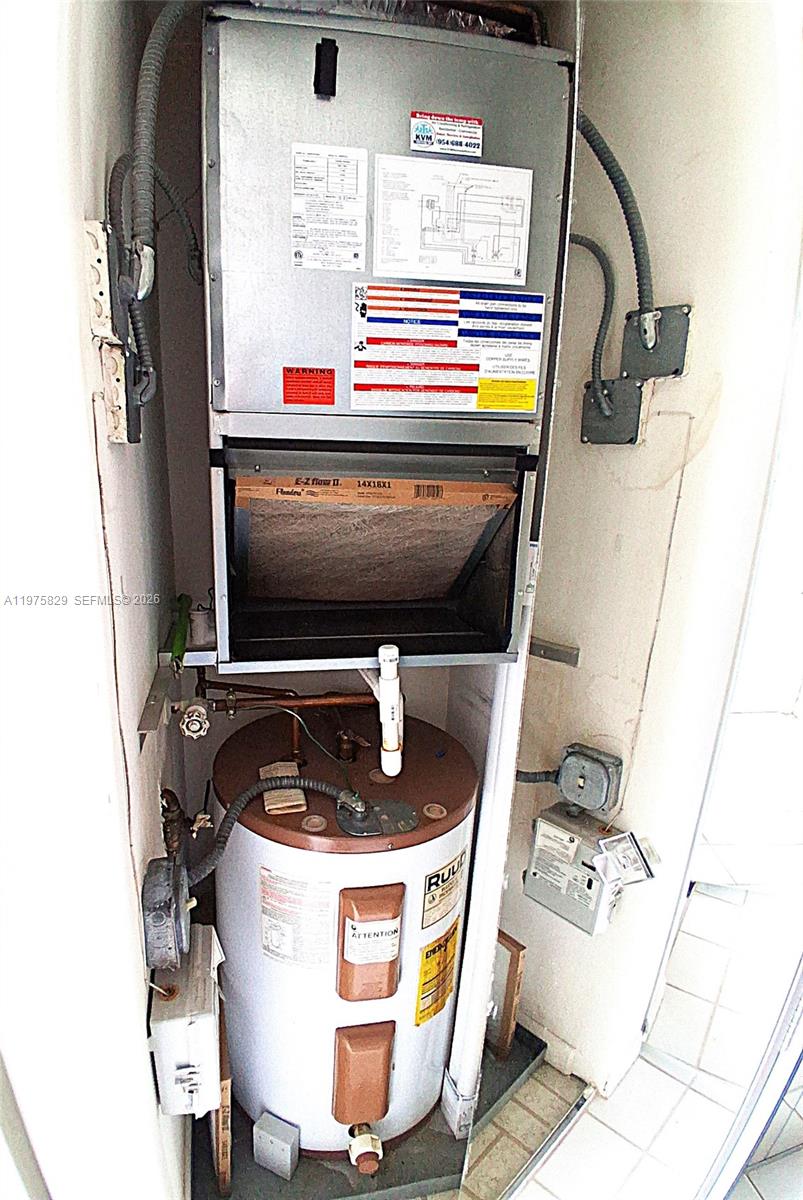 SUNRISE LAKES 213 CONDO - Residential