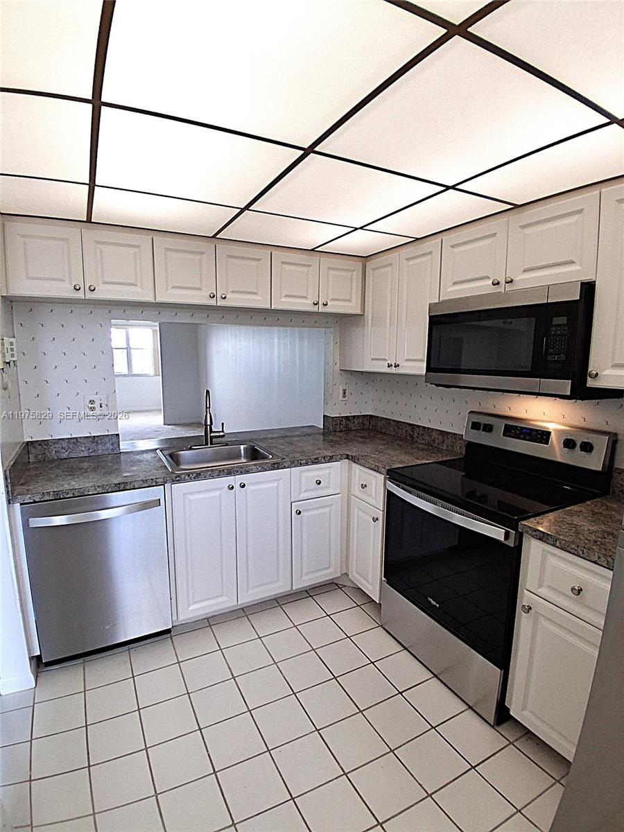 SUNRISE LAKES 213 CONDO - Residential