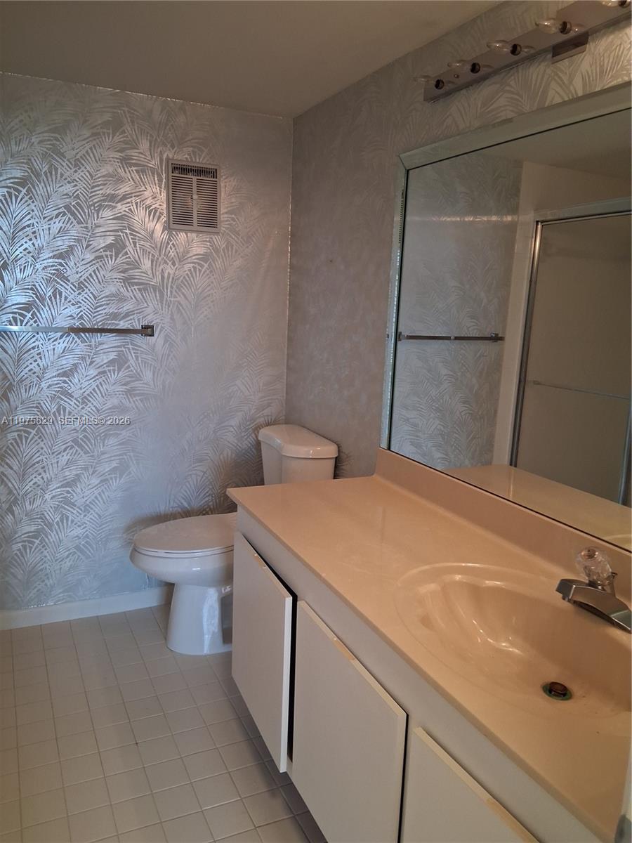 SUNRISE LAKES 213 CONDO - Residential