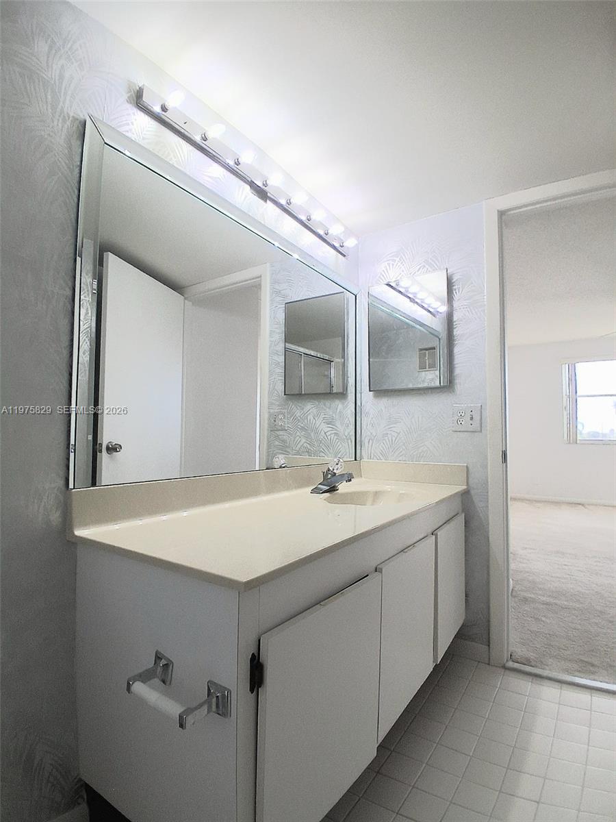 SUNRISE LAKES 213 CONDO - Residential