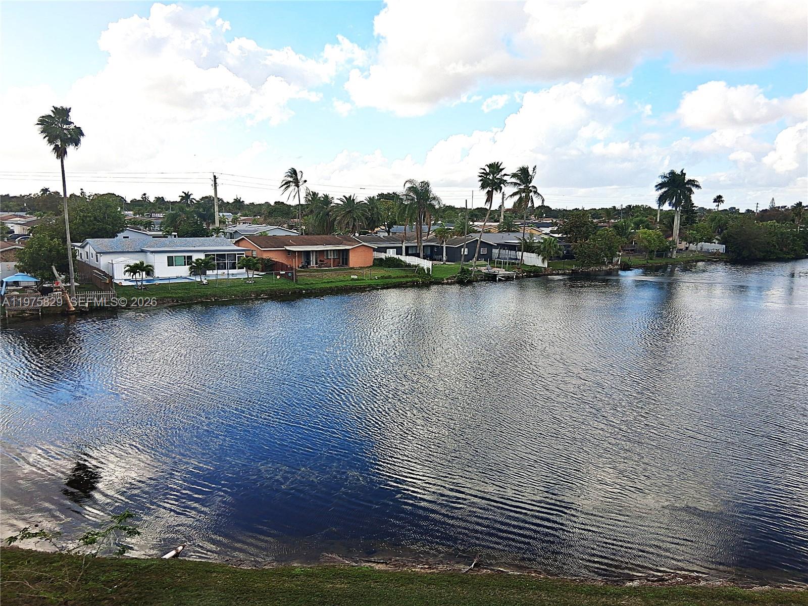 SUNRISE LAKES 213 CONDO - Residential