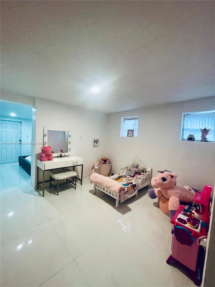 2751 NW 99th St