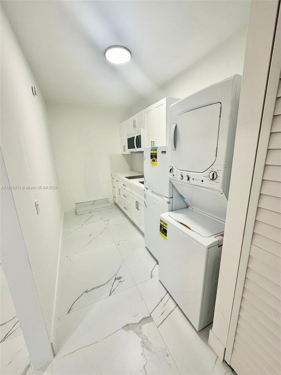 WESTWOOD LAKE 8TH ADDN - Residential