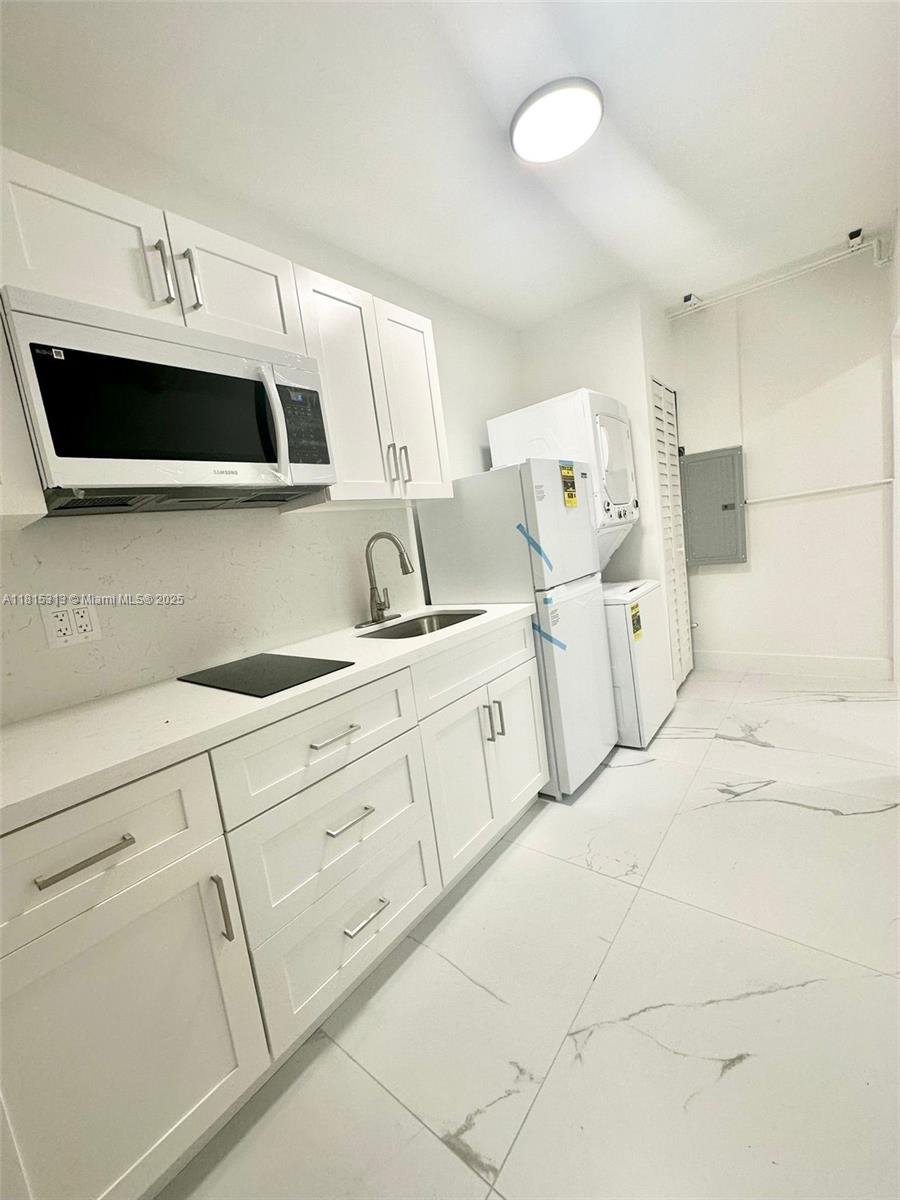 WESTWOOD LAKE 8TH ADDN - Residential