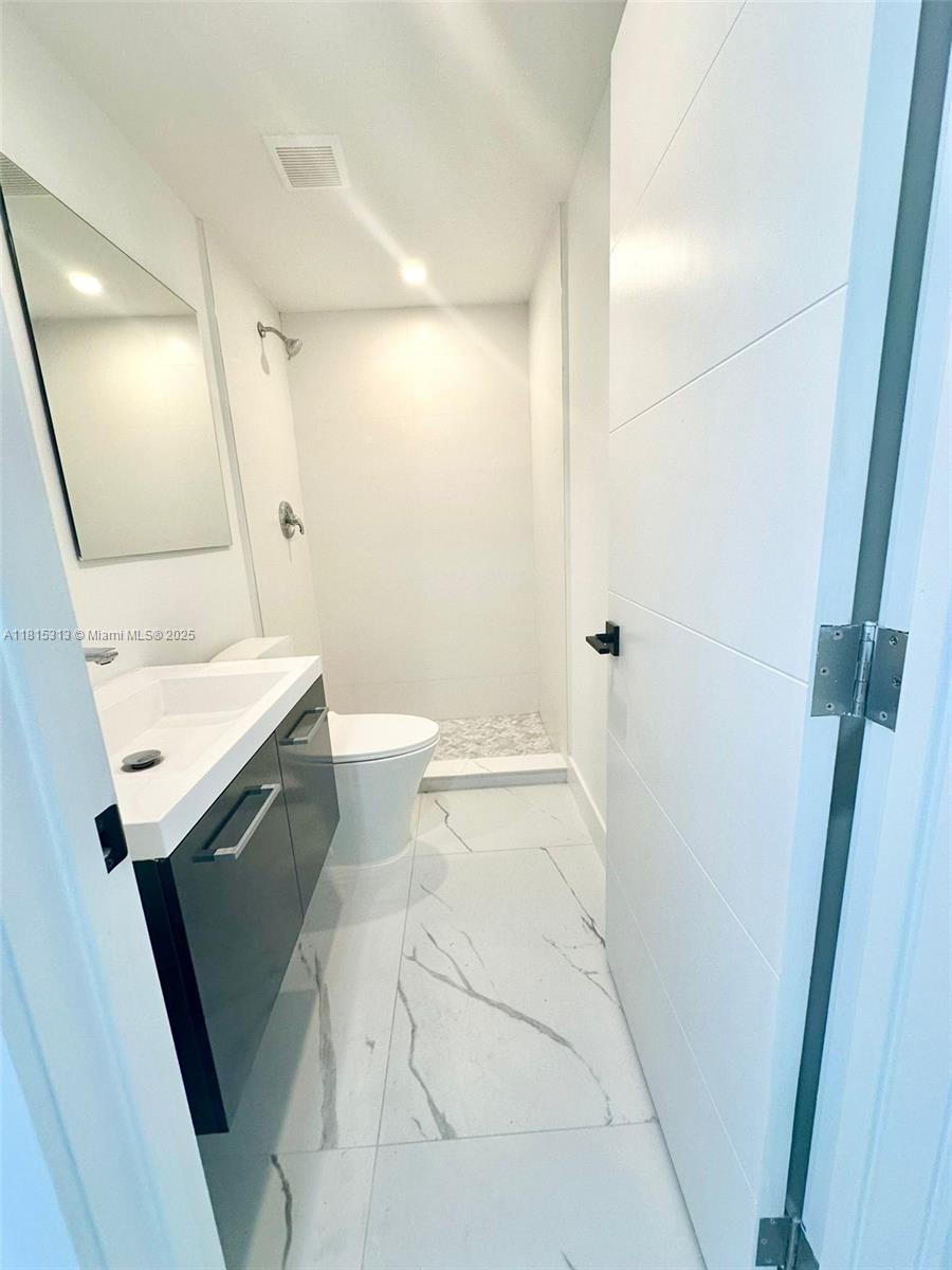 WESTWOOD LAKE 8TH ADDN - Residential