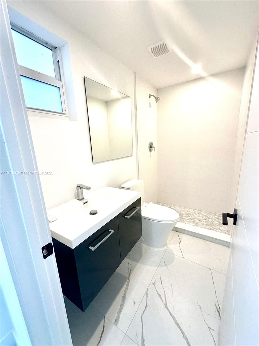 WESTWOOD LAKE 8TH ADDN - Residential