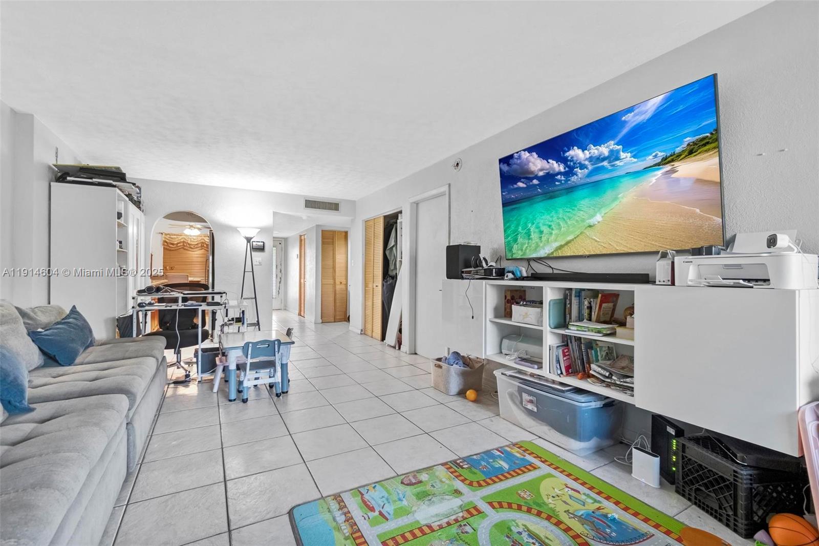 CYPRESS CHASE NORTH NO 3 - Residential