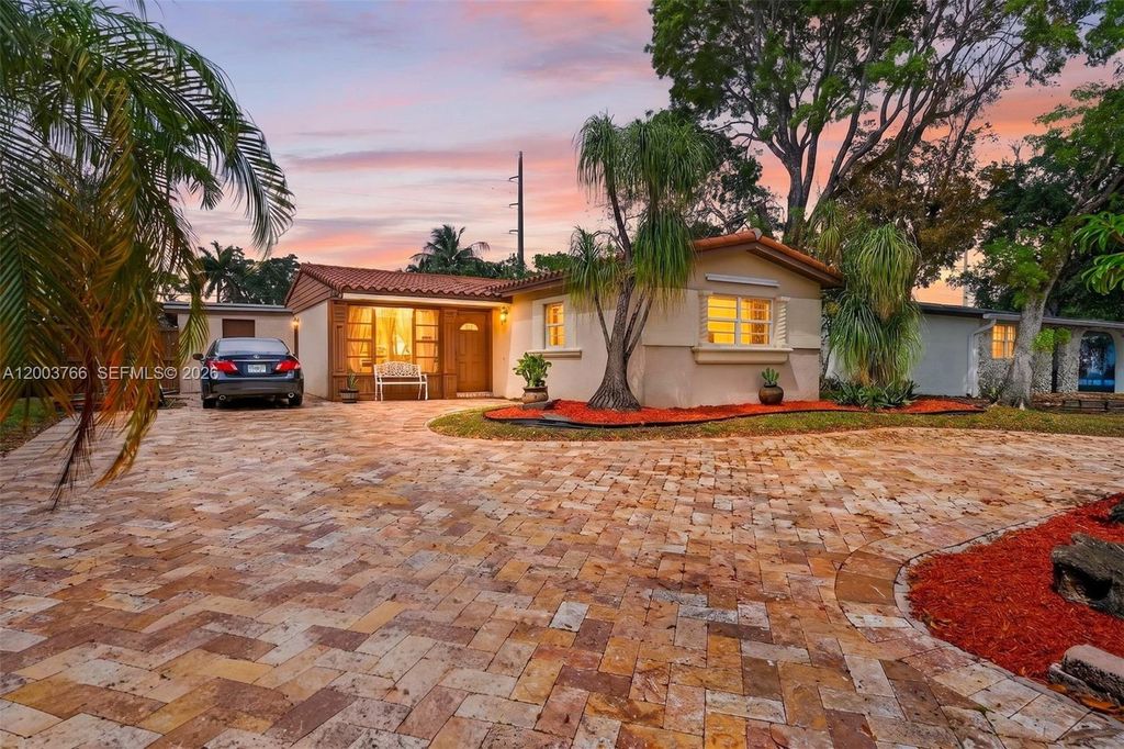 Photo of 6551 Sherman St, Hollywood, FL 33024 (MLS # A12003766)