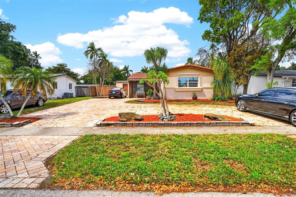 Photo of 6551 Sherman St, Hollywood, FL 33024 (MLS # A12003766)