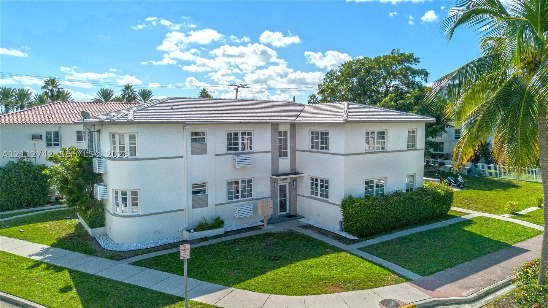 7124 Bay Dr