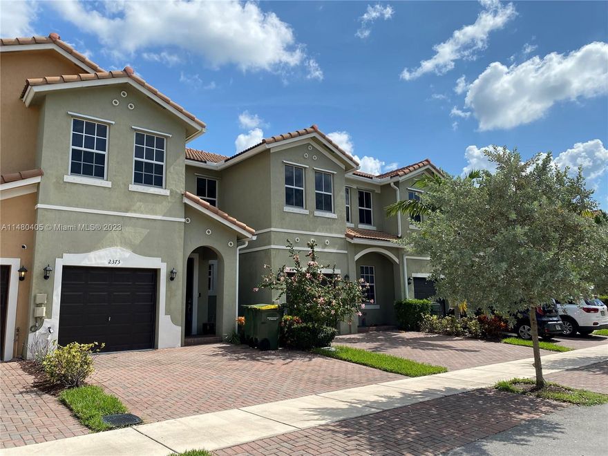 Beautiful townhouse in Keys gate with Lake View in excellent condition and ready to move in. Unit has 3 bedroom and 2.5 Bathrooms in excellent condition. Kitchen with granite counter tops and stain steel appliance's. 1,700 square feet townhouse with California closets and separate laundry room.