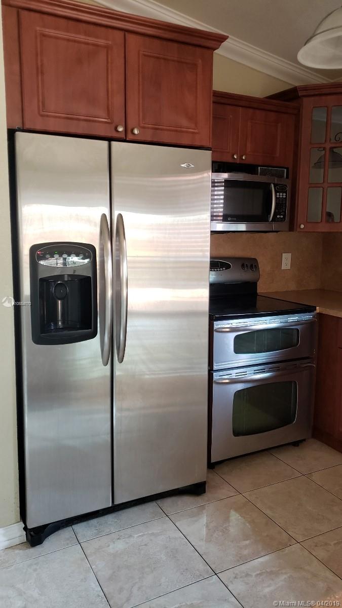 ROBLES GARDENS - Residential