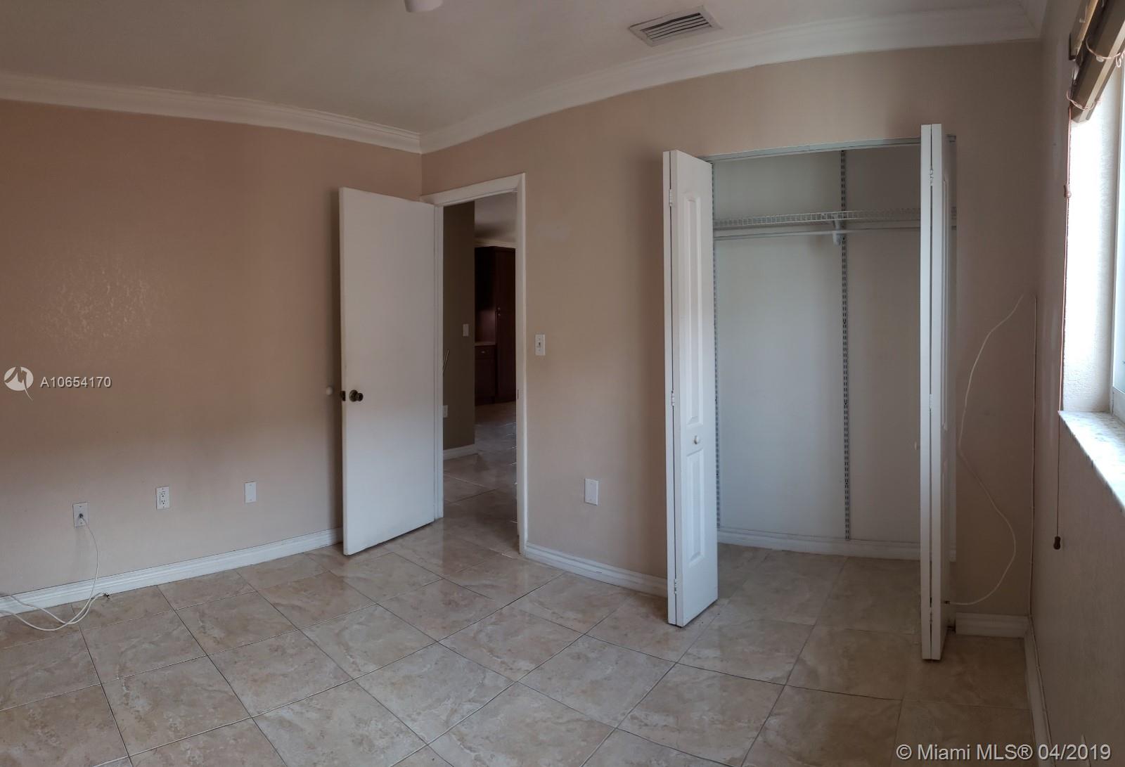 ROBLES GARDENS - Residential