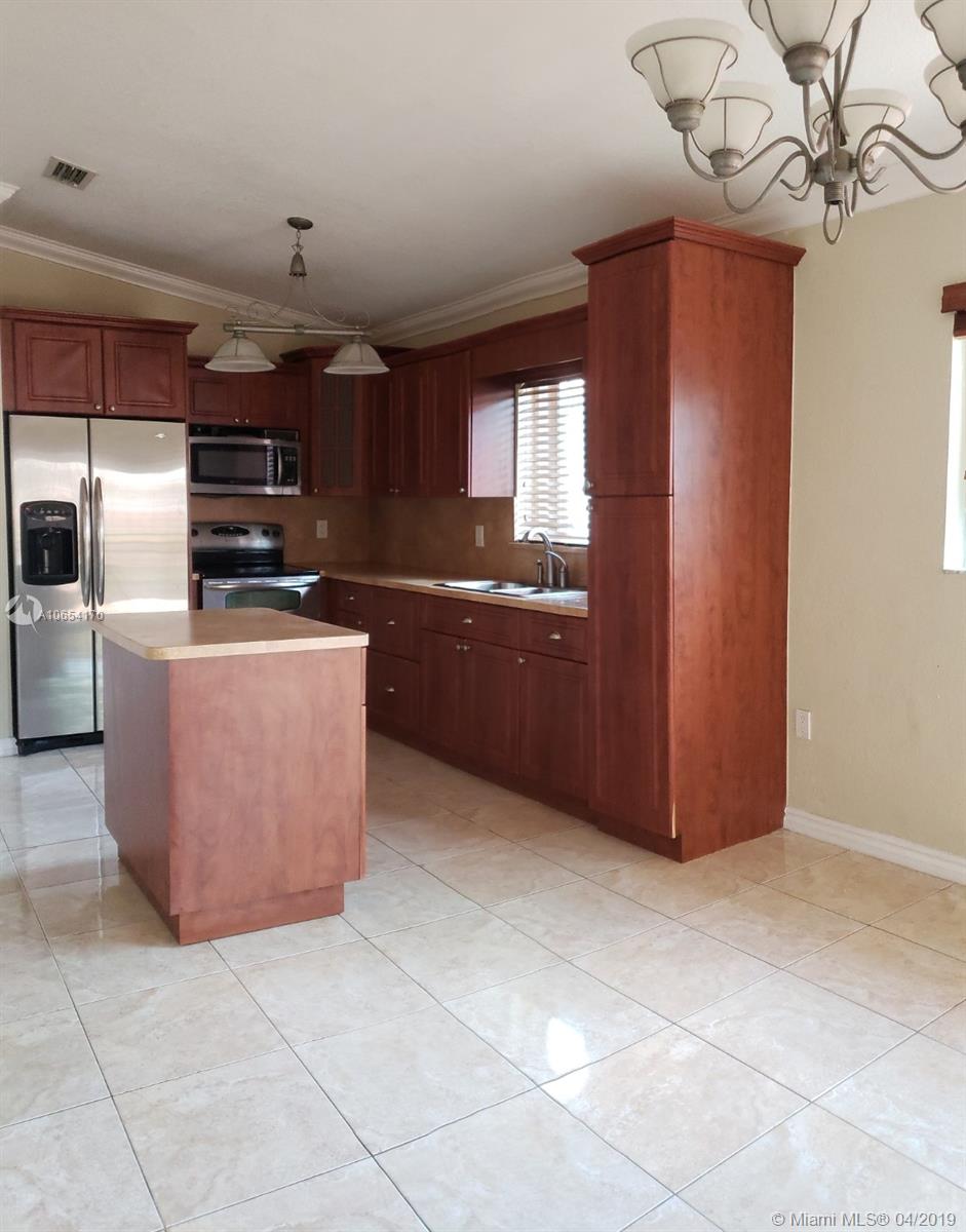 ROBLES GARDENS - Residential