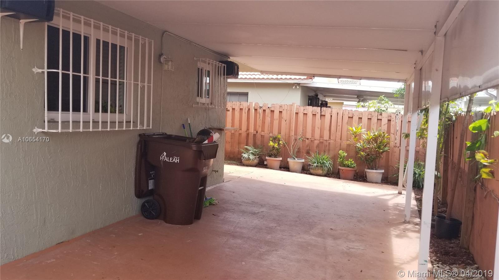 ROBLES GARDENS - Residential