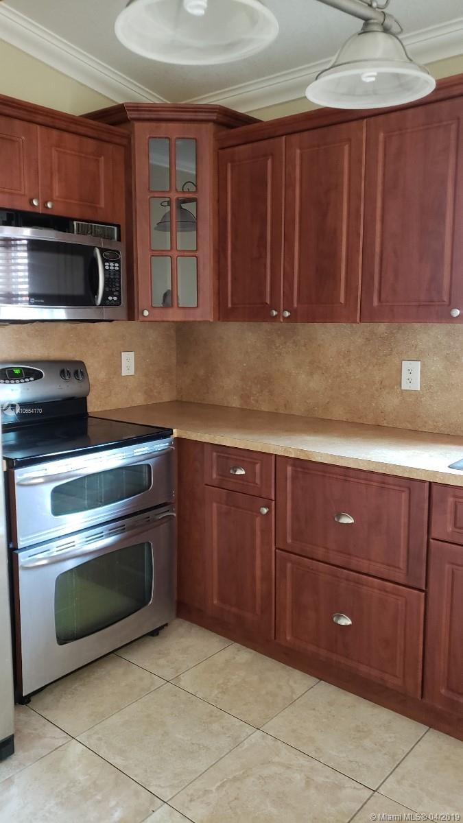 ROBLES GARDENS - Residential