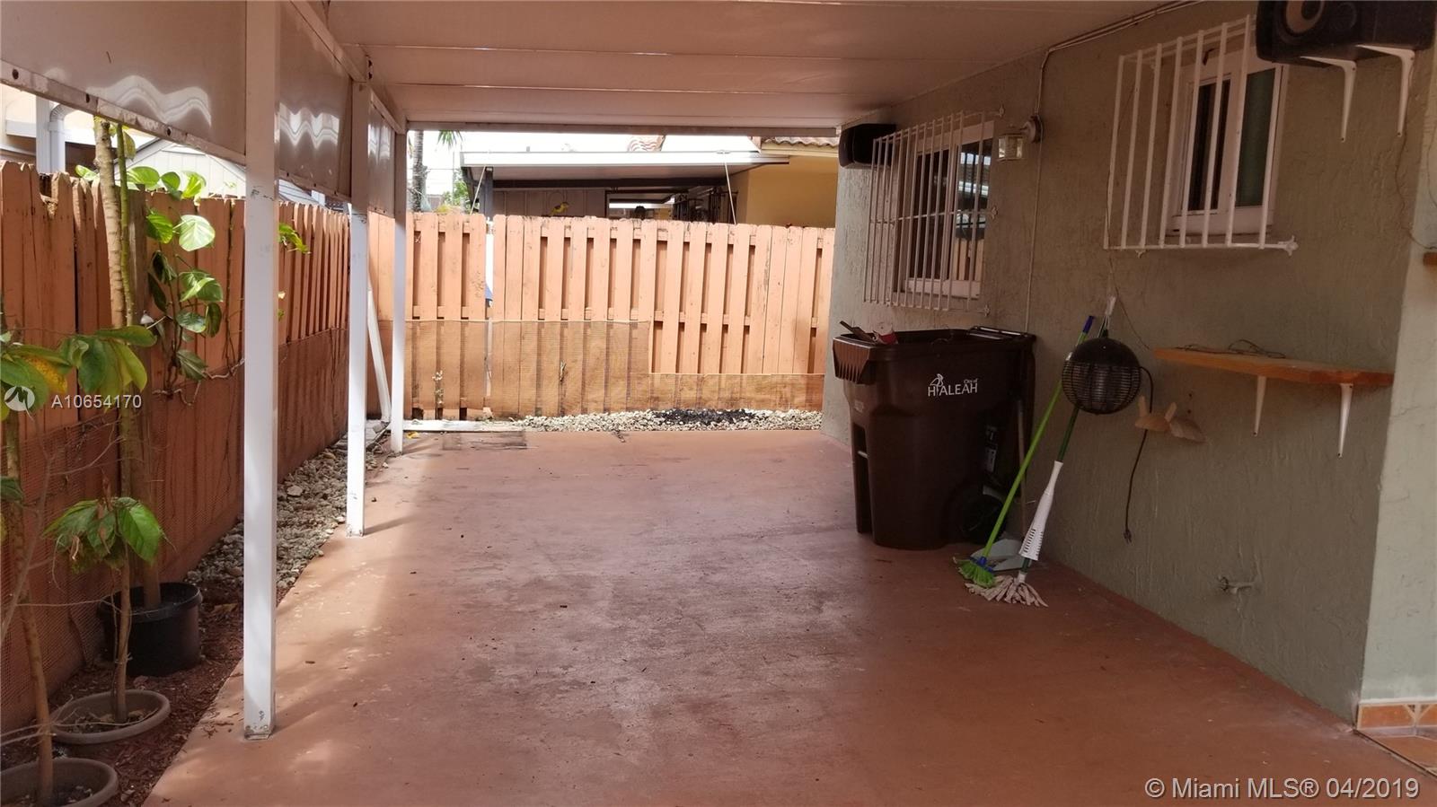 ROBLES GARDENS - Residential