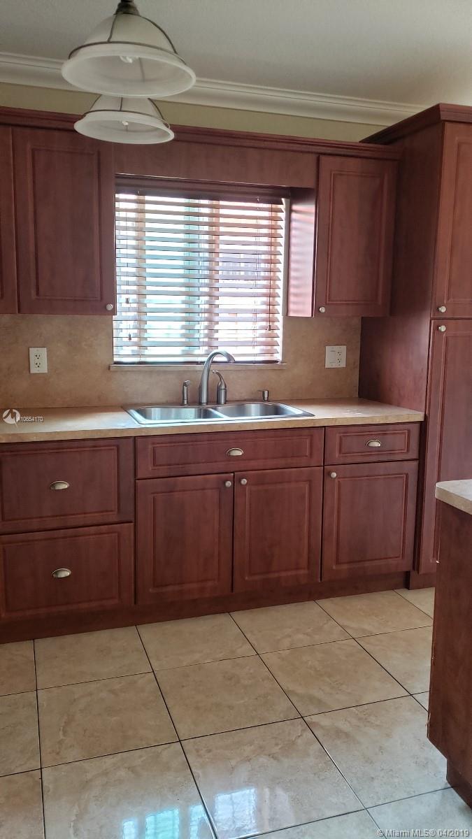 ROBLES GARDENS - Residential