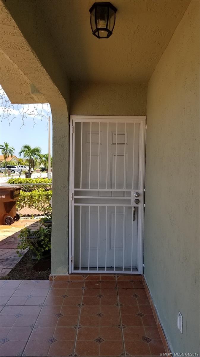 ROBLES GARDENS - Residential