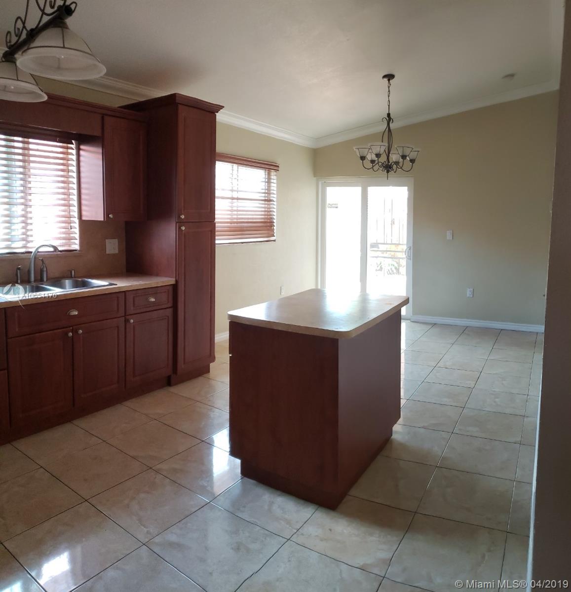 ROBLES GARDENS - Residential