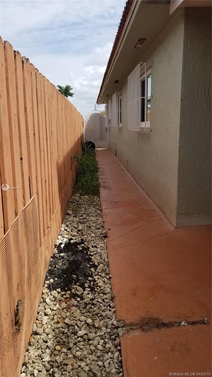 ROBLES GARDENS - Residential