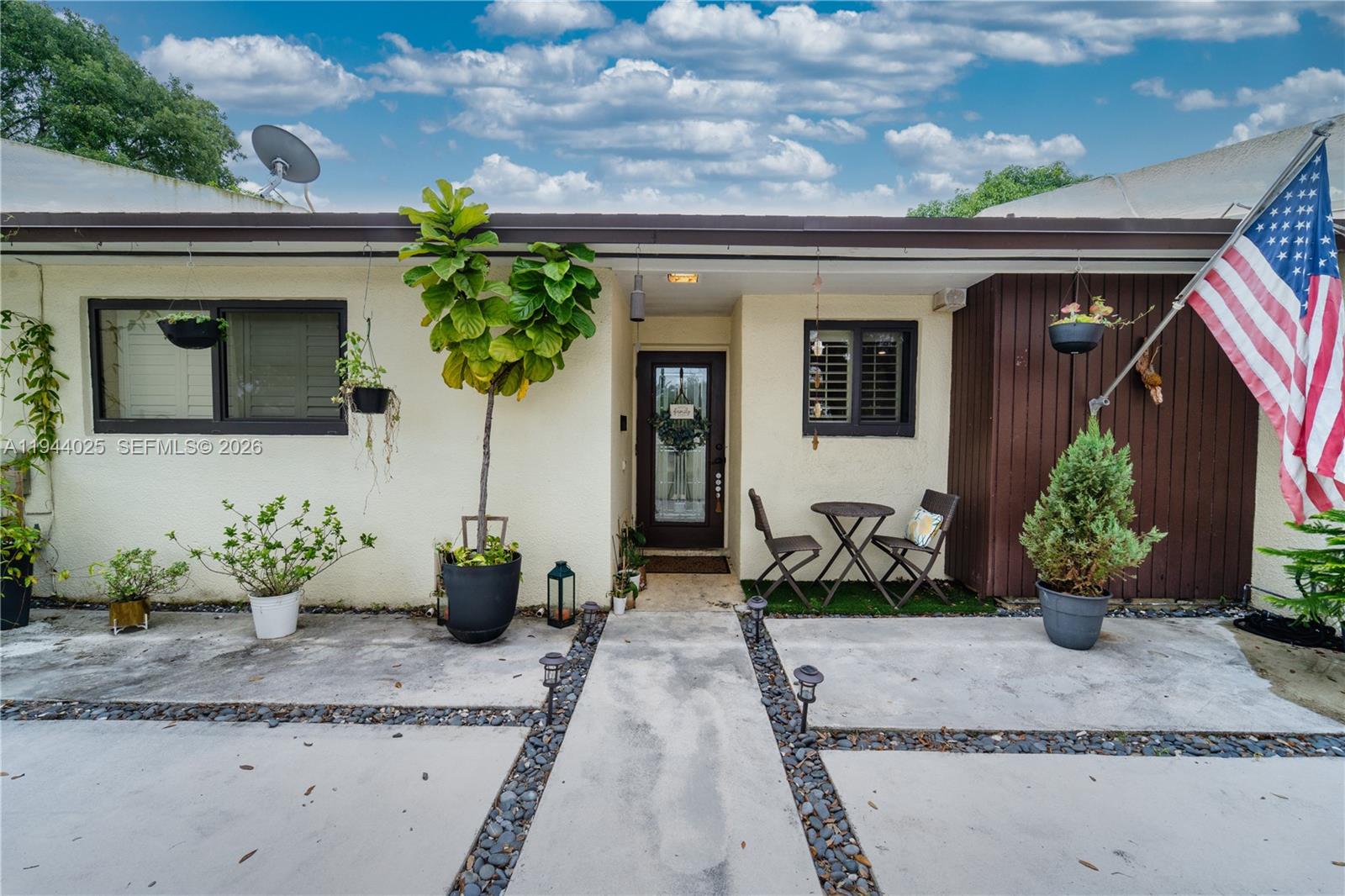 13932 Kendale Lakes Dr