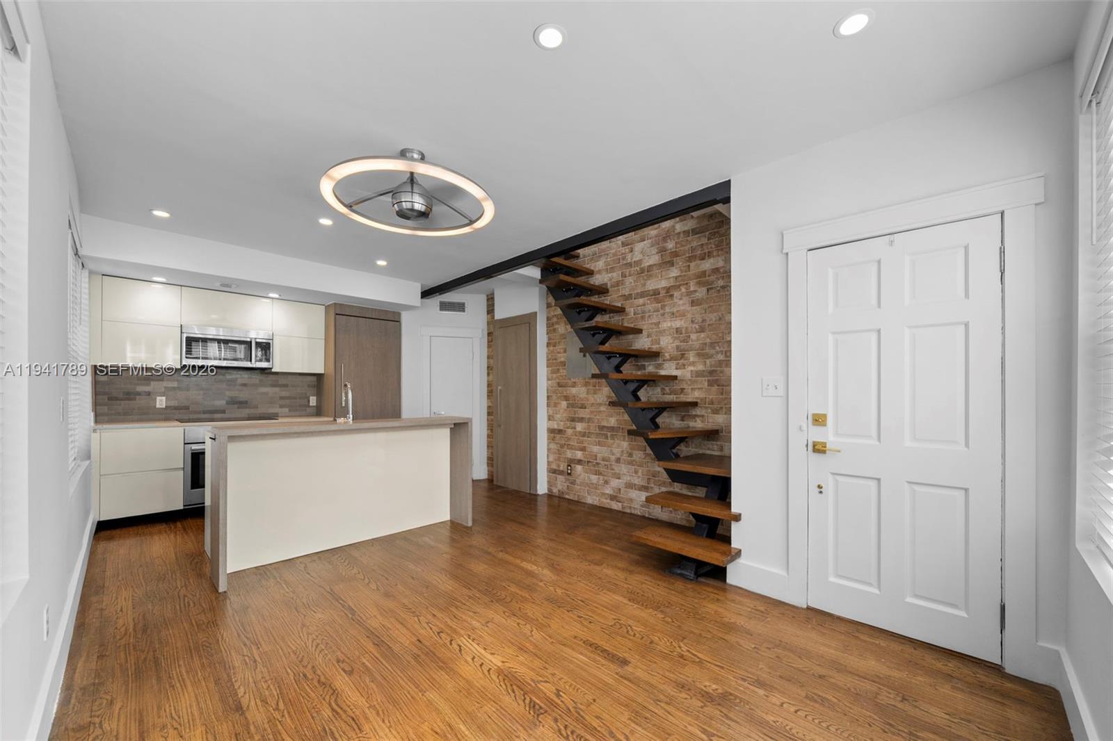 ALL CORNERS CONDO - Residential Lease