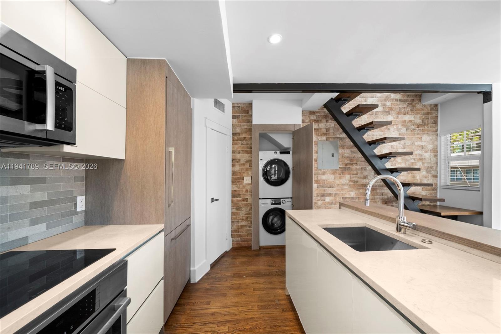 ALL CORNERS CONDO - Residential Lease