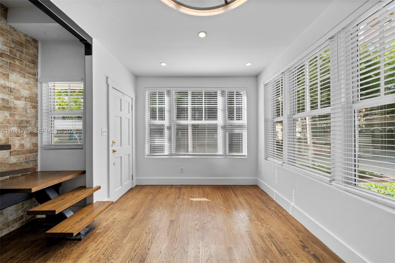 ALL CORNERS CONDO - Residential Lease