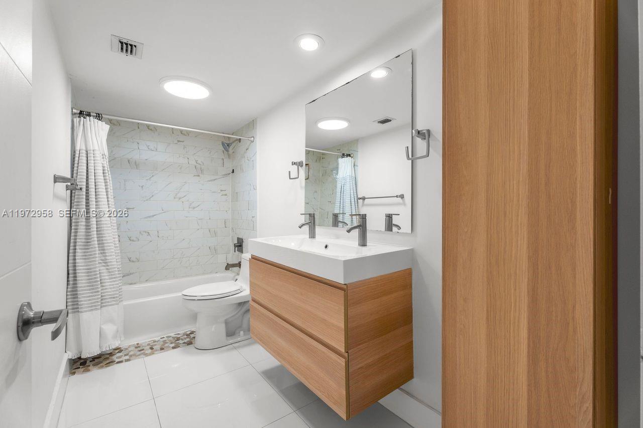 BRICKELL PLACE PHASE II C - Residential