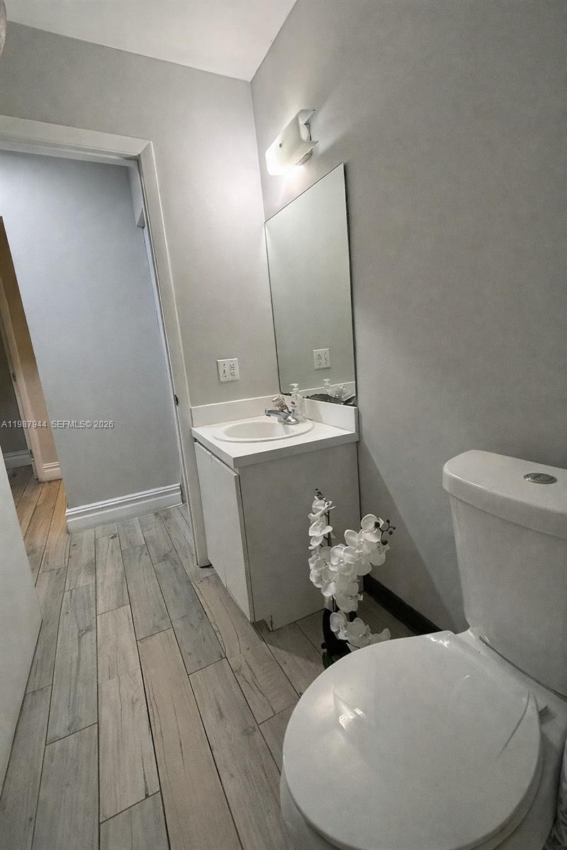 8851 NW 119th St 1206-1