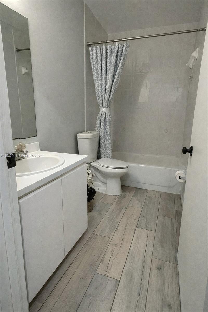 8851 NW 119th St 1206-1