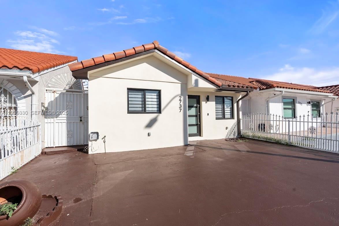 ALAMEDA BY THE LAKE - Residential